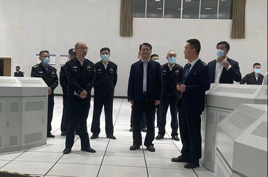 科学精准防控风险 保障乘客安全出行——市政府副市长、市公安局局长杨健检查地铁“五一”安保工作